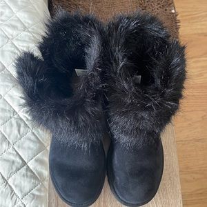 Ugg Boots Fur Buckle, color Black, Size 7 EUC